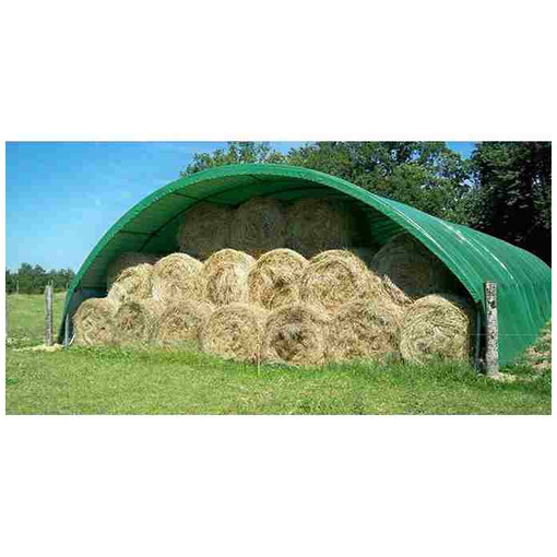 Tunnel de stockage en PVC vert, permettant de stocker du foin.